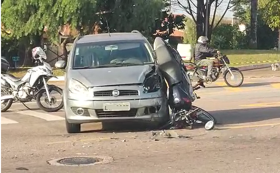 Carro E Moto Colidem Na Av Na Es Unidas Na Agapema E Uma Pessoa Fica