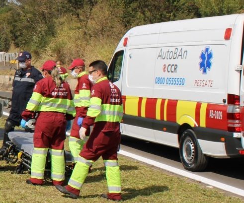 Engavetamento Envolvendo Cinco Ve Culos Deixa Uma Pessoa Ferida Na