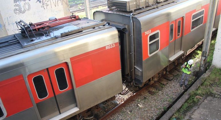 Trem descarrila na Linha 8 Diamante entre as estações Júlio Prestes e