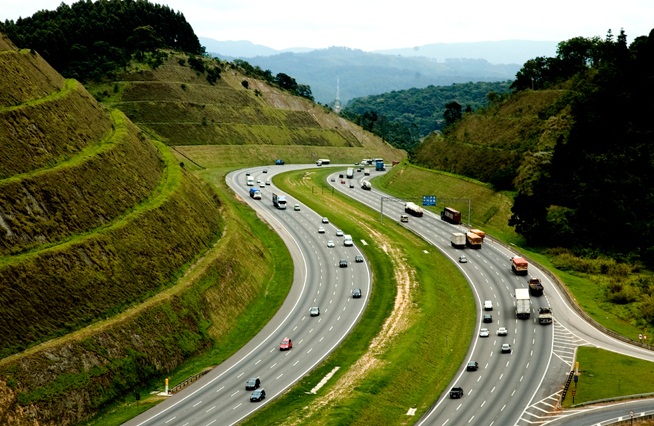 Rodovia Dos Bandeirantes Completa Anos