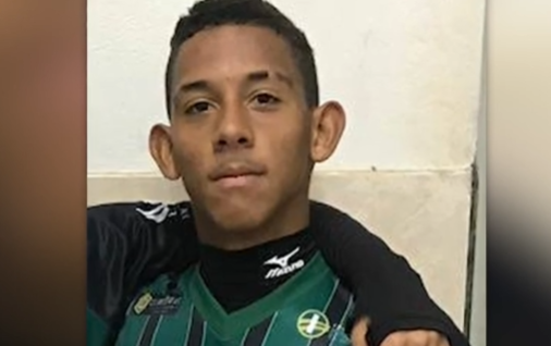 Jogador De Futebol De Anos Brutalmente Assassinado Em Sp