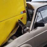 Picape colide com ônibus urbano na Colônia, em Jundiaí